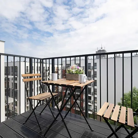 Comfortable With Balcony And Private Parking Space By Renters * Łódź