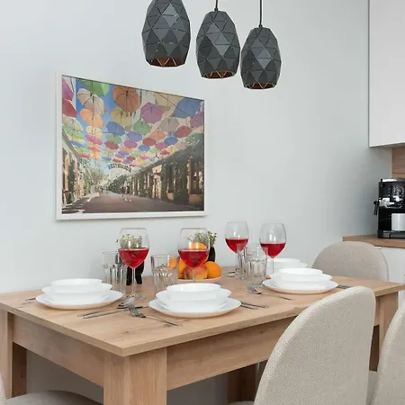 Comfortable With Balcony And Private Parking Space By Renters *