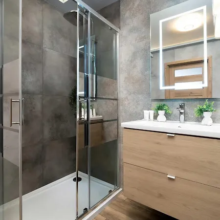 Comfortable With Balcony And Private Parking Space By Renters Appartamento *