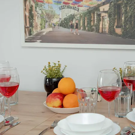 Comfortable With Balcony And Private Parking Space By Renters *