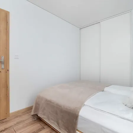 Appartamento Comfortable With Balcony And Private Parking Space By Renters Łódź
