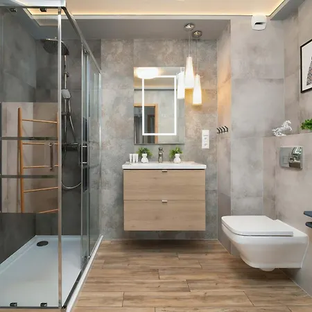Comfortable With Balcony And Private Parking Space By Renters * Łódź